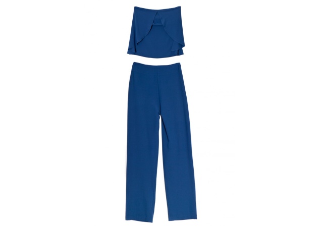 Μπλε παντελόνι & crop top: Δικά σου με ένα “κλικ”