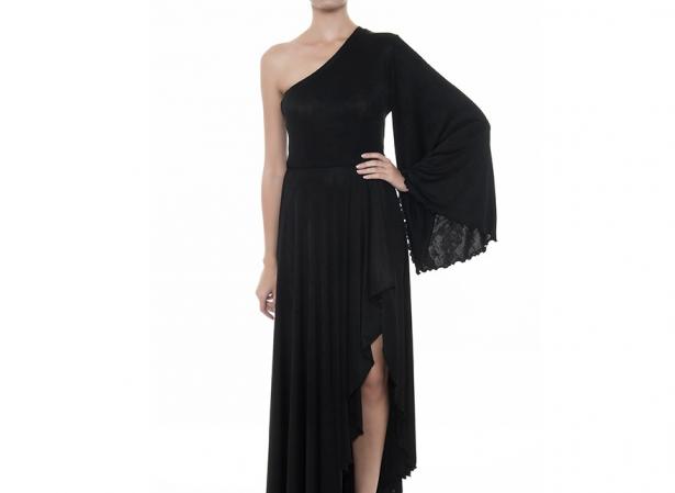 Μαύρο maxi φόρεμα με έναν ώμο: Δικό σου με ένα “κλικ”