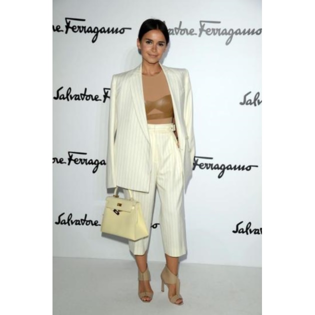 8 | Η Miroslava Duma με τσάντα Salvatore Ferragamo