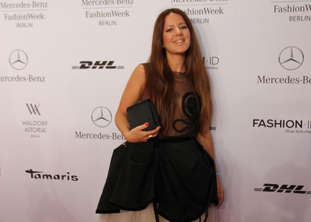 Η νικήτρια του Mercedes-Benz Fashion Award στην εβδομάδα μόδας του Βερολίνου!