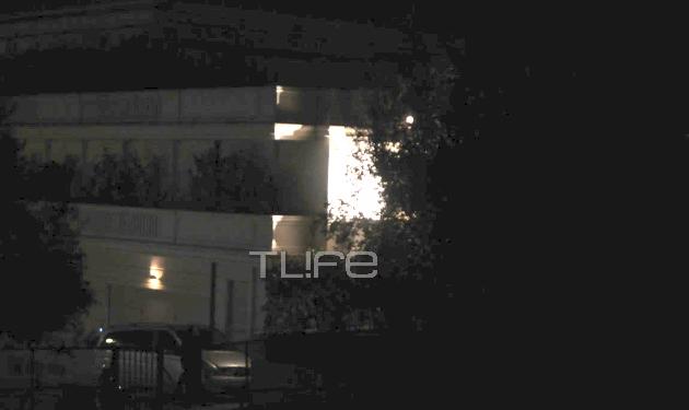 Φωτορεπορτάζ TLIFE: Όλα όσα έγιναν χθες βράδυ μετά την έκρηξη στο σπίτι Τσάκου – Κριθαριώτη