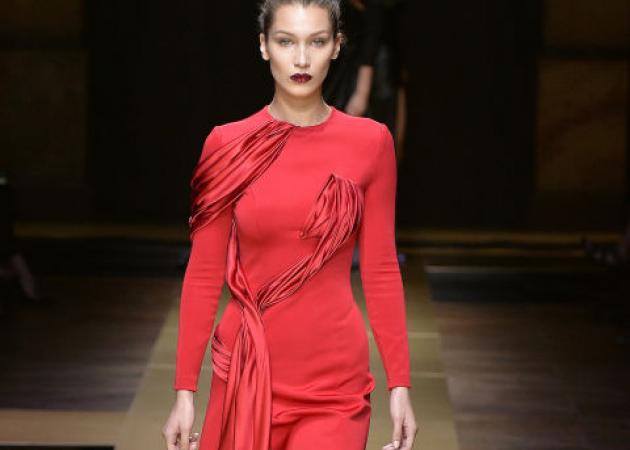 Tα 10 ωραιότερα looks από το couture show Versace!