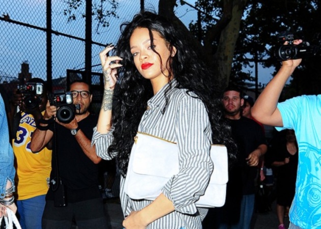 Ποιά είναι τα παπούτσια που φοράει η Rihanna σχεδόν με κάθε outfit;