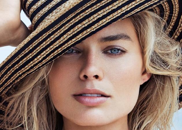 Η Margot Robbie μας δείχνει πως να ντυθούμε αυτό το ΣΚ