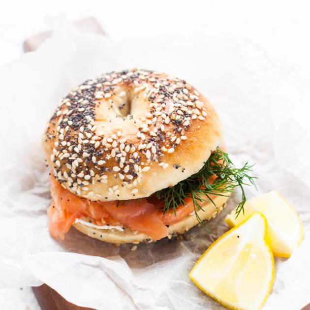 Bagel με σολομό και τυρί κρέμα