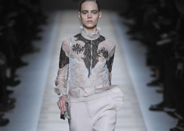 Cigarette pants:Η τάση που δεν απαγορεύεται στους κλειστούς χώρους