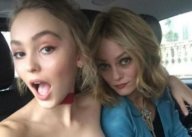 Η Lily Rose- Depp είναι τόσο ίδια με την μητέρα της στην νέα καμπάνια του οίκου Chanel!