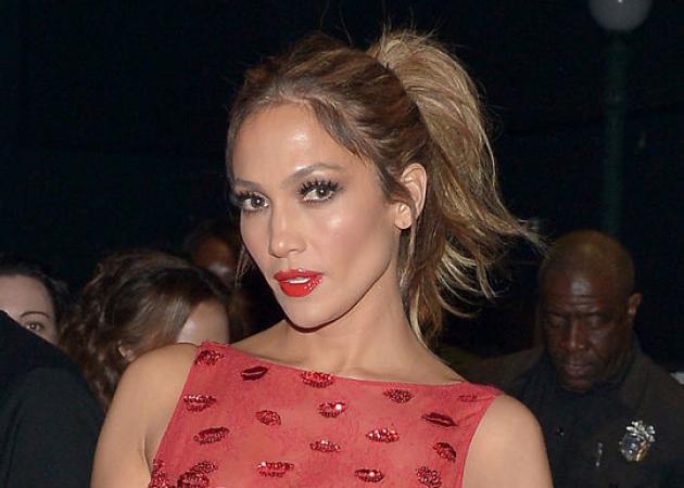 Δες και τα 8 beauty looks που άλλαξε η JLO στα American Music Awards! Ποιο σου άρεσε πιο πολύ;