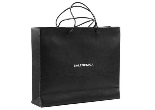 Δεν θα πιστεύεις πόσο κοστίζει η νέα shopping bag του οίκου Balenciaga