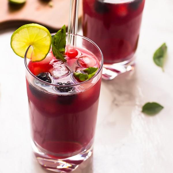 Mocktail με βατόμουρα και λάιμ