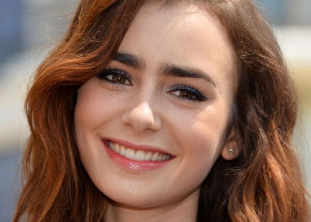 H Lily Collins έκοψε αφέλειες (κανονικά αυτή τη φορά)!