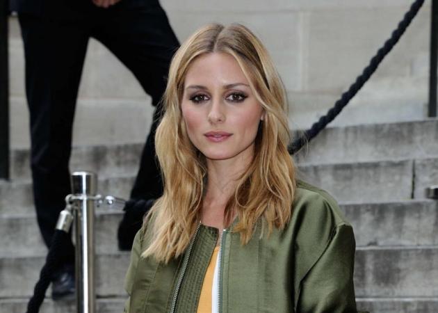 Η Olivia Palermo σου δείχνει πως να συνδυάσεις το αγαπημένο σου τοπ με τέσσερα διαφορετικά στιλ