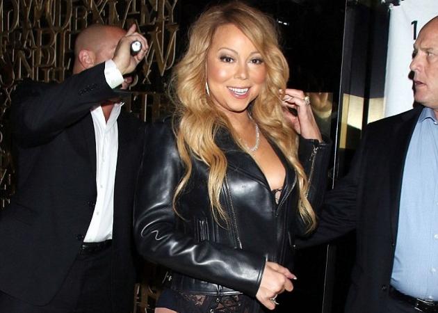 Mariah Carey: Τα πέταξε όλα έξω κι εμφανίστηκε με ζαρτιέρες!