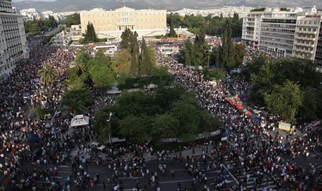 Χωρίς προηγούμενο η συγκέντρωση των αγανακτισμένων στο Σύνταγμα! Φωτογραφίες και βίντεο!