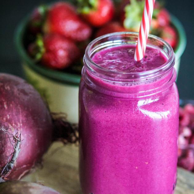 Smoothie με παντζάρι και φράουλες