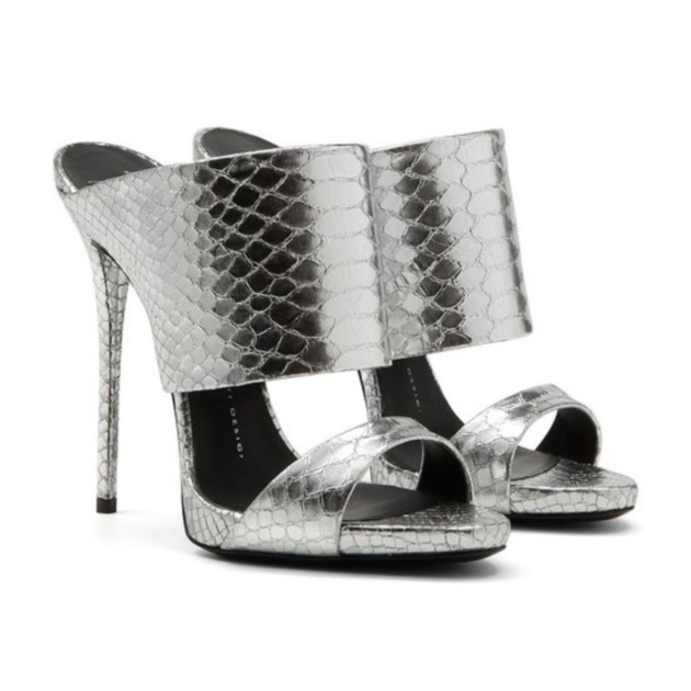 3 | Giuseppe Zanotti € 525