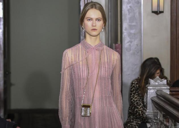 Valentino Pre Fall 2017: Φωτογραφίες και βίντεο από τη νέα συλλογή του οίκου