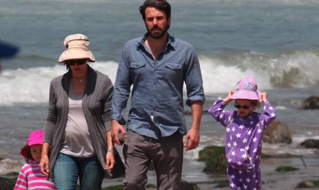 Jennifer Garner – Ben Affleck: Eυτυχισμένες στιγμές στην παραλία με τα τρία παιδιά τους!