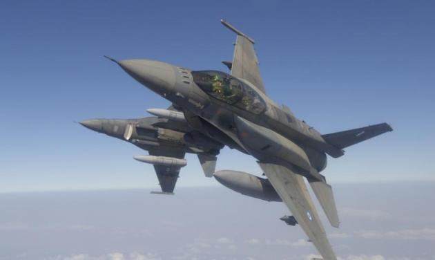 Δύο F-16 συγκρούστηκαν στον αέρα – Νεκρός ο ένας από τους τρεις χειριστές