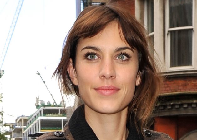 Δες τι κρύβει η Alexa Chung στο πίσω μέρος των μαλλιών της! #You_will_love_it!