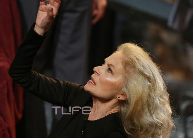 Μαρία Αλιφέρη: Εντυπωσιακή εμφάνιση στη σκηνή στα 66 της χρόνια!