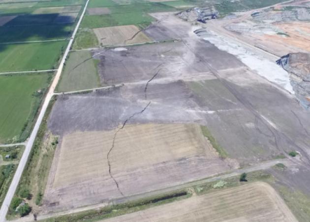 Αμύνταιο: Η κατολίσθηση έκοψε τη γη στα δύο – Άλλαξε ο χάρτης της περιοχής [pics, vids]