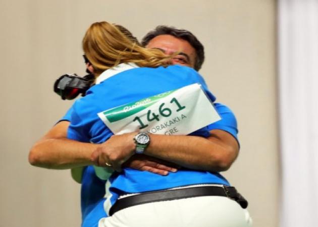 Άννα Κορακάκη: Η συγκινητική αγκαλιά της χρυσής Ολυμπιονίκη με τον πατέρα της! [vid]