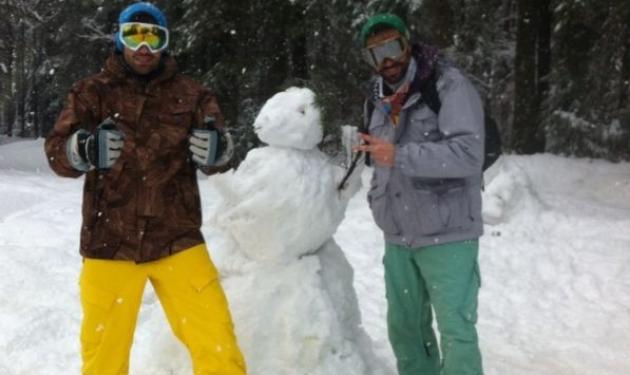 Ποιος τραγουδιστής έκανε το πρωί snowboard; Φωτογραφίες