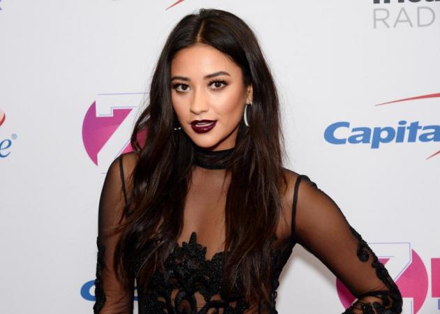 H Shay Mitchell υιοθέτησε τη μεγαλύτερη τάση στα μαλλιά για το 2017!