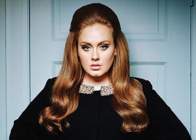 Η Adele συνεχίζει να σπάει όλα τα ρεκόρ