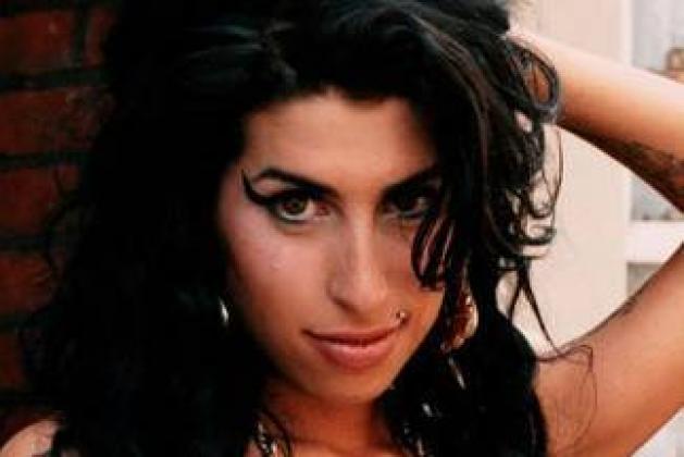 Τι γυρεύει μελος των Rolling Stones στη Βραζιλία με την Amy Winehouse;