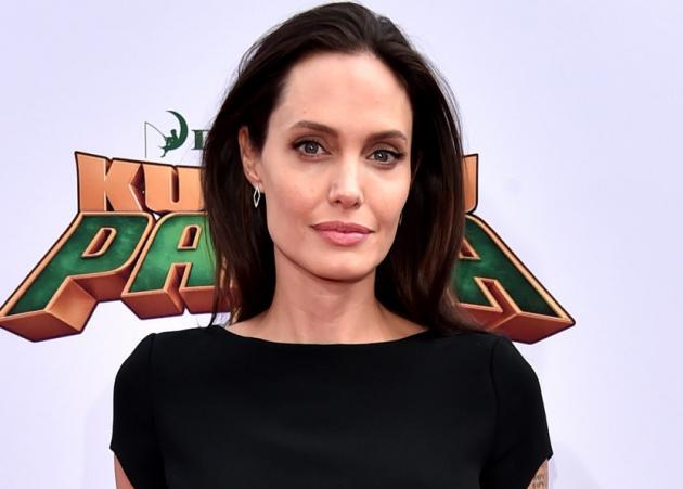 Angelina Jolie: Δεν την έχεις δει ποτέ ξανά με τέτοιο φόρεμα!