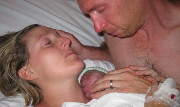 Το θαύμα της ζωής! Το πρόωρο μωρό αναστήθηκε στην αγκαλιά των γονιών του!