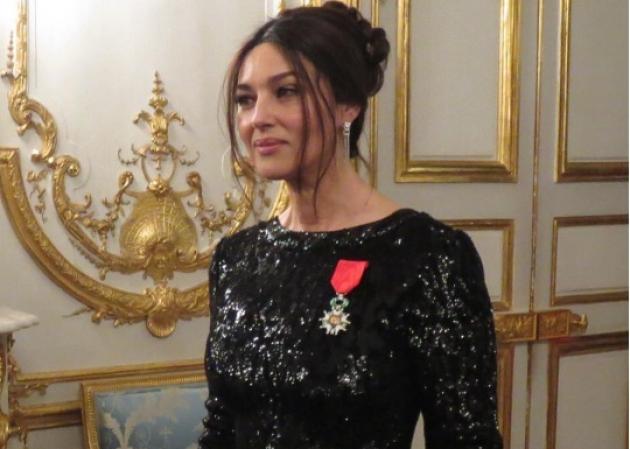 Monica Bellucci: Την βράβευσε ο Πρόεδρος της Γαλλίας!