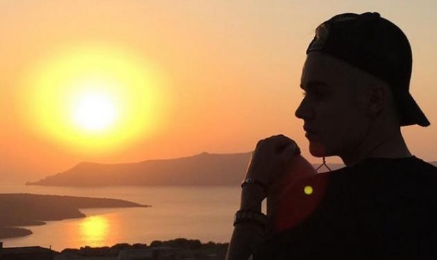 Justin Bieber: Ήρθε στη Σαντορίνη και δεν σταμάτησε να ανεβάζει φωτογραφίες στο Instagram