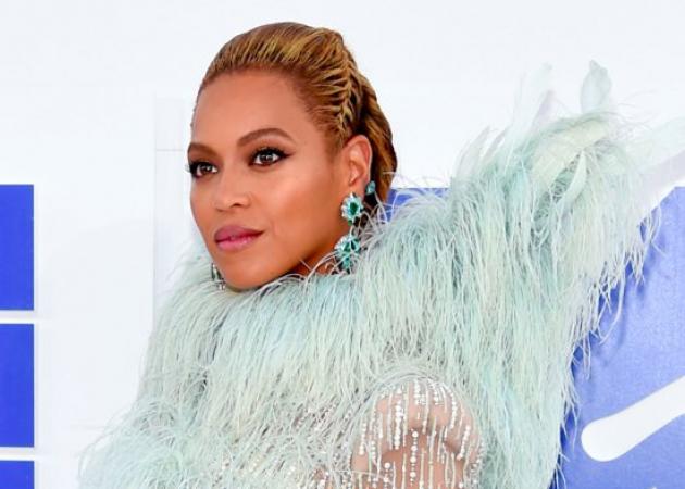 Η Beyonce και η κόρη της με πλεξίδες στα MTV VMA!