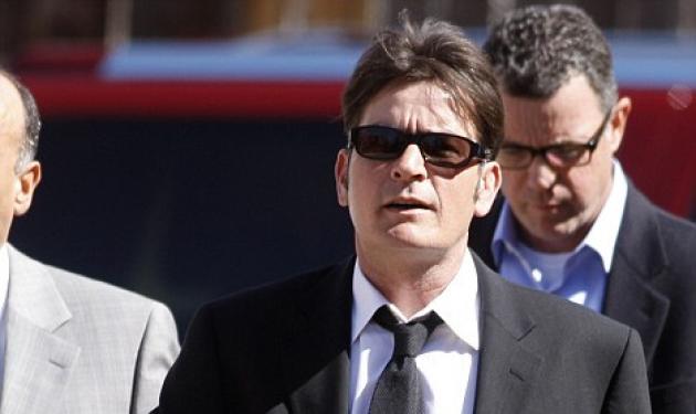 Charlie Sheen: Το σκάνδαλο πουλάει εισιτήρια