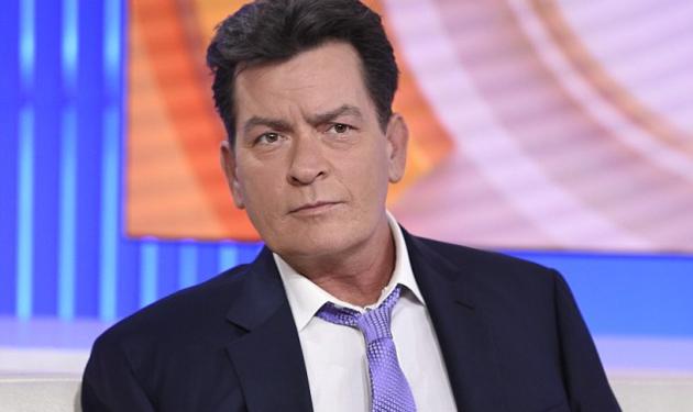 Charlie Sheen: Video καρφώνει τον οροθετικό ηθοποιό να κάνει στοματικό έρωτα σε άνδρα και χρήση κοκαΐνης!