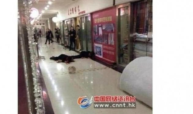 Εφιάλτης σε εμπορικό κέντρο: Αποκεφάλισε και μαχαίρωσε πελάτες!