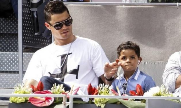 H τρυφερή φωτογραφία του Cristiano με τον Ronaldo jr!