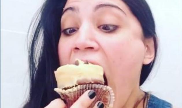 Μαίρη Συνατσάκη: Τα cupcakes και hot dogs που έφαγε το Σαββατοκύριακο! Bίντεο