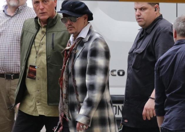 Θλιμμένος ο Johnny Depp – Η πρώτη εμφάνιση μετά τις κατηγορίες της πρώην του για ξυλοδαρμό