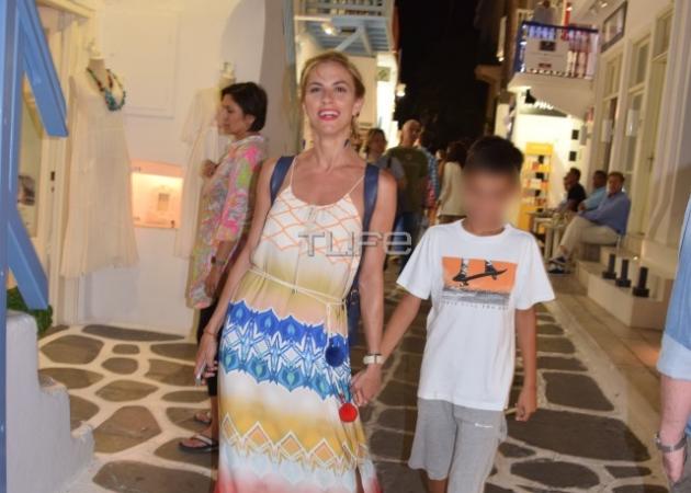 Ντορέττα Παπαδημητρίου: Βόλτες στη Μύκονο με τον γιο της!
