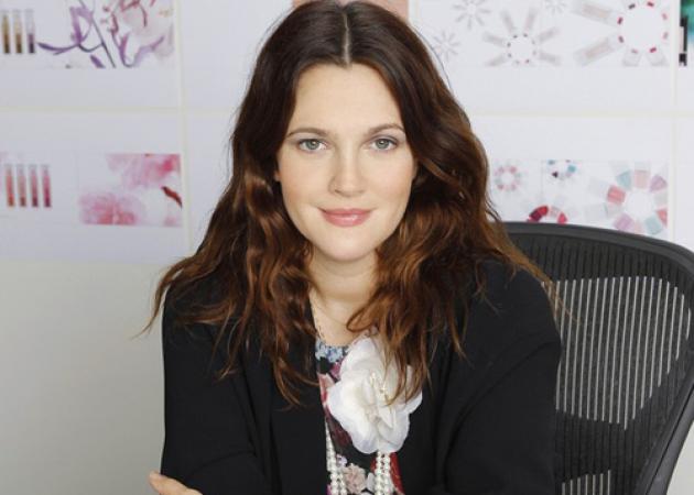 Η Drew Barrymore για την νέα της σειρά μακιγιάζ: “Δεν μπορώ να κοιμηθώ τα βράδια!”. Γιατί;