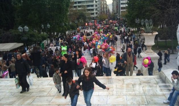 Σήμερα τα μαγαζιά ήταν ανοιχτά και το κέντρο γέμισε κόσμο! Δες φωτογραφίες