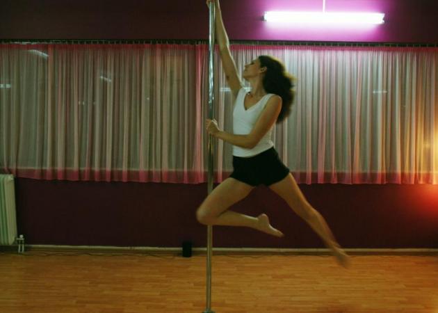 Pole Dancing: Η πιο hot γυμναστική για σώμα που δεν θα μπορεί να σου αντισταθεί