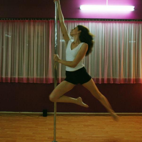 4 | Pole Dancing: Η πιο hot γυμναστική για σώμα που δεν θα μπορεί να σου αντισταθεί