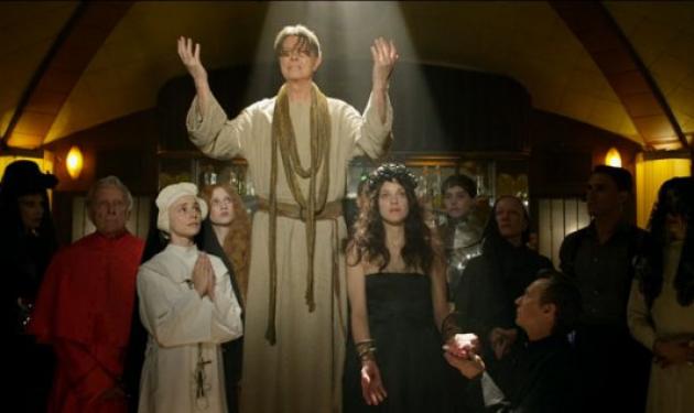 D. Bowie: Υποδύεται τον Ιησού και προκαλεί αντιδράσεις με το νέο videoclip του!