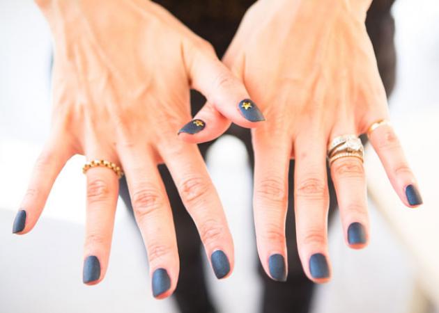 Denim manicure! Με άλλα λόγια νύχια που θυμίζουν το τζιν μας!