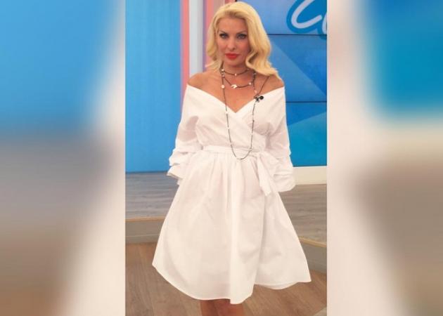 Ελένη Μενεγάκη: Ξαναντύθηκε καπετάνισσα και σάλπαρε για Άνδρο!